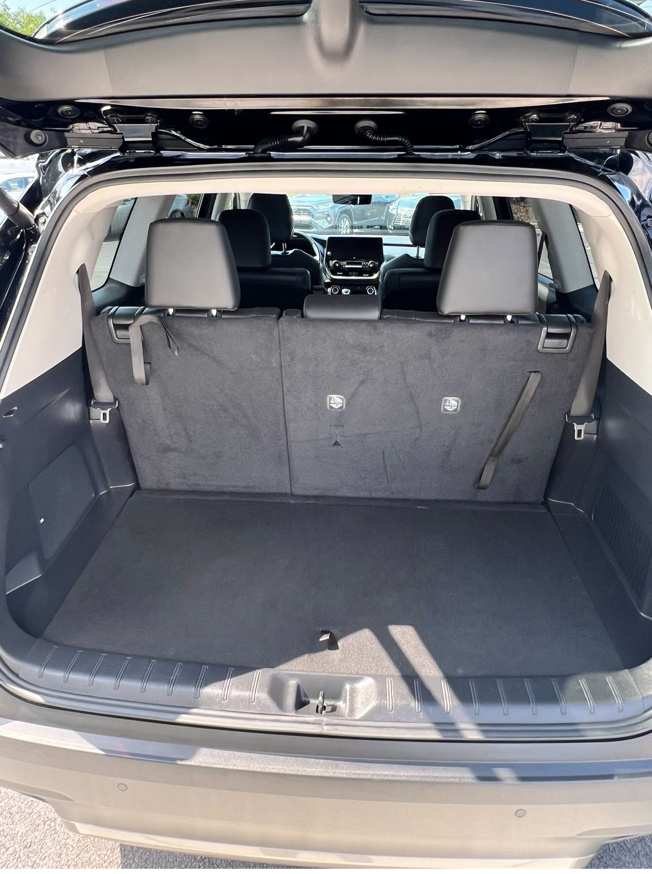 2024 Toyota Highlander black SUV